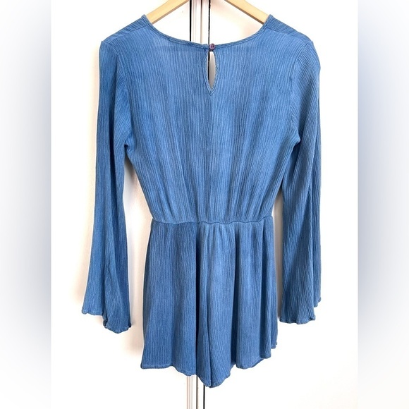 Altar’D State Long Sleeve Romper Dusty Blue V-neck Size Medium Festival Bohemian - Picture 5 of 8